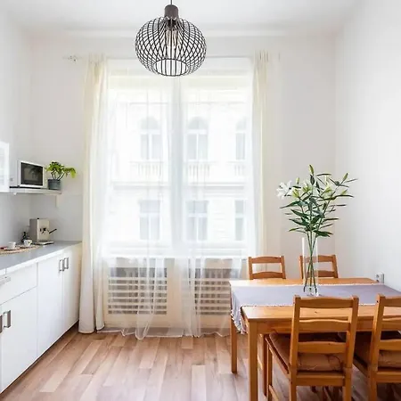 Beautiful Flat In Center With Balcony * Prag